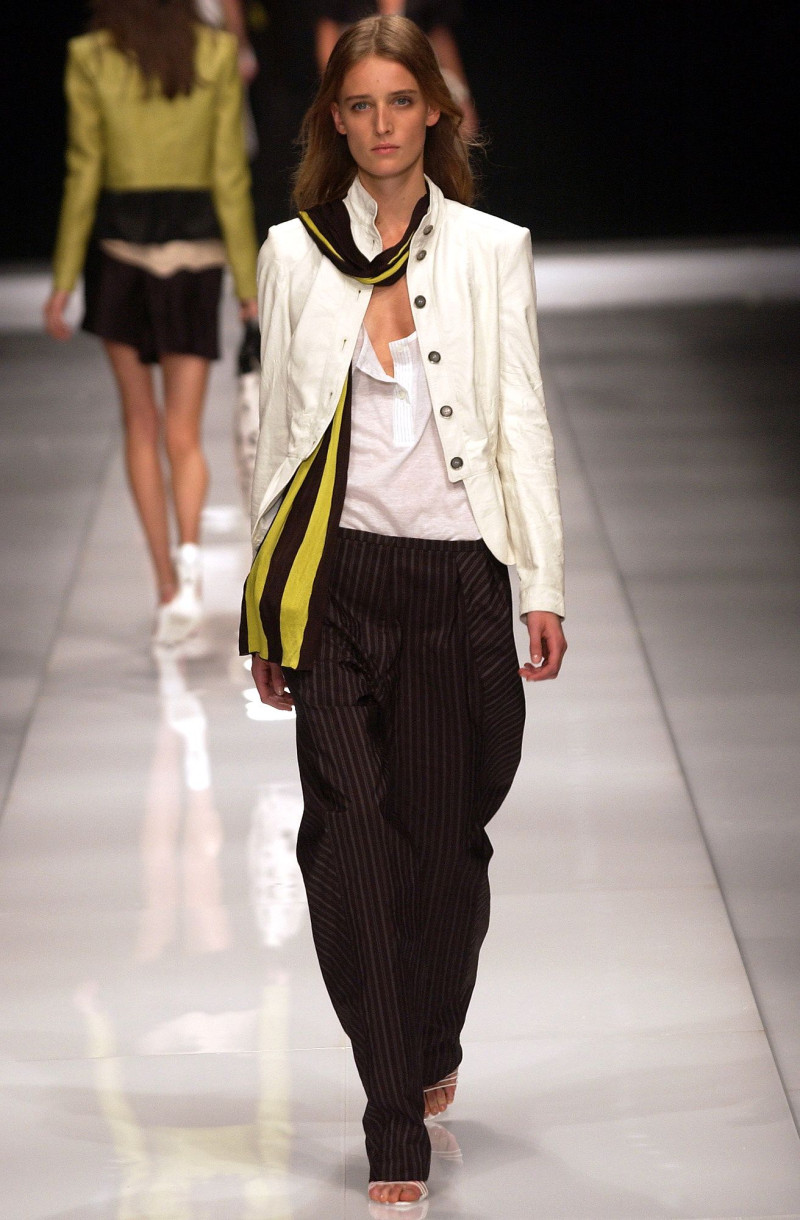 Burberry Prorsum fashion show for Spring/Summer 2004