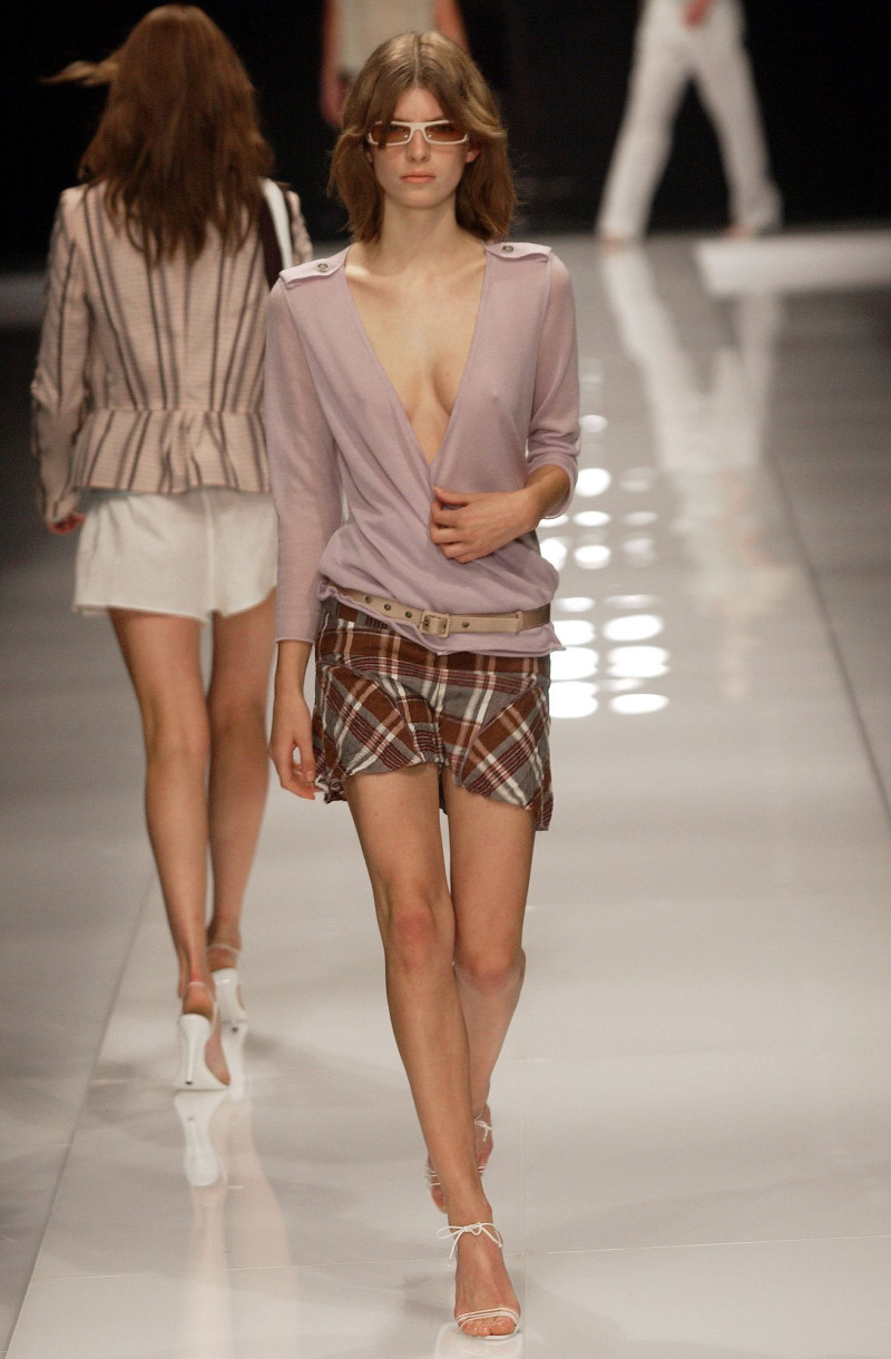 Burberry Prorsum fashion show for Spring/Summer 2004