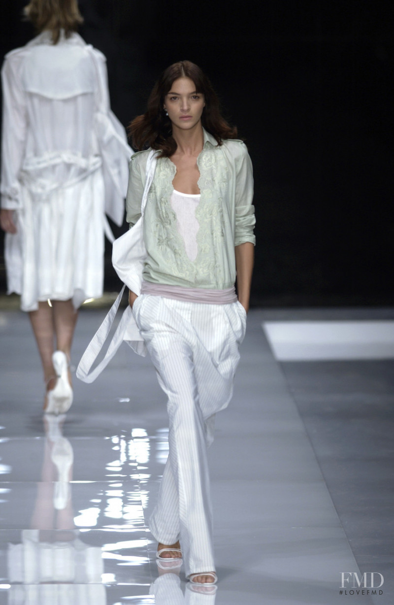 Mariacarla Boscono featured in  the Burberry Prorsum fashion show for Spring/Summer 2004