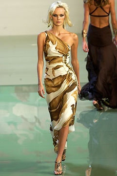 Valentino fashion show for Spring/Summer 2003