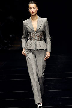 Gianfranco Ferré fashion show for Autumn/Winter 2002
