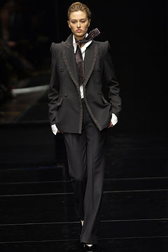 Gianfranco Ferré fashion show for Autumn/Winter 2002