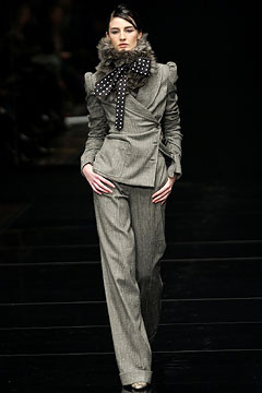 Gianfranco Ferré fashion show for Autumn/Winter 2002