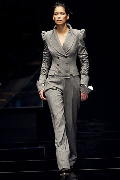 Gianfranco Ferré fashion show for Autumn/Winter 2002