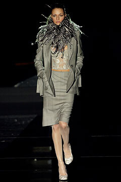 Gianfranco Ferré fashion show for Autumn/Winter 2002