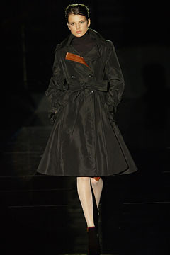 Gianfranco Ferré fashion show for Autumn/Winter 2002