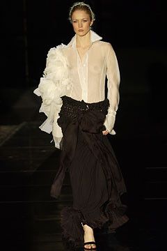 Gianfranco Ferré fashion show for Autumn/Winter 2002