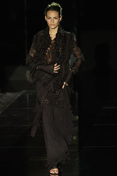 Gianfranco Ferré fashion show for Autumn/Winter 2002