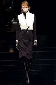 Gianfranco Ferré fashion show for Autumn/Winter 2002