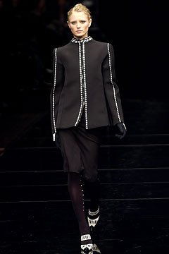 Gianfranco Ferré fashion show for Autumn/Winter 2002