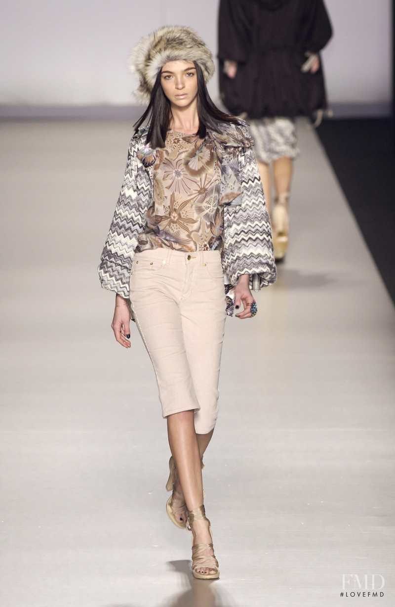 Mariacarla Boscono featured in  the Missoni fashion show for Autumn/Winter 2005