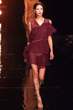 Alessandro Dell\'Acqua fashion show for Spring/Summer 2002