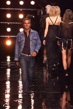 Alessandro Dell\'Acqua fashion show for Spring/Summer 2002