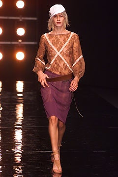 Alessandro Dell\'Acqua fashion show for Spring/Summer 2002