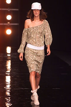 Alessandro Dell\'Acqua fashion show for Spring/Summer 2002