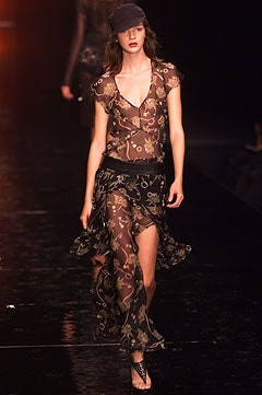 Alessandro Dell\'Acqua fashion show for Spring/Summer 2002