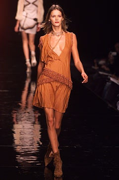 Alessandro Dell\'Acqua fashion show for Spring/Summer 2002