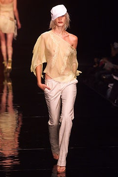 Alessandro Dell\'Acqua fashion show for Spring/Summer 2002