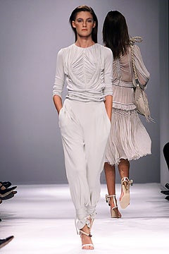 Givenchy fashion show for Spring/Summer 2002