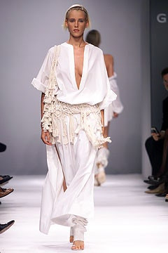 Givenchy fashion show for Spring/Summer 2002