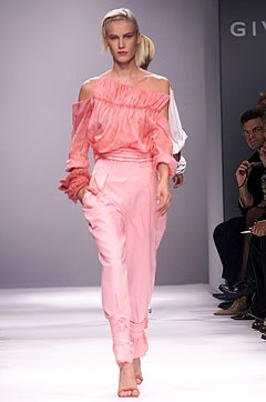Givenchy fashion show for Spring/Summer 2002