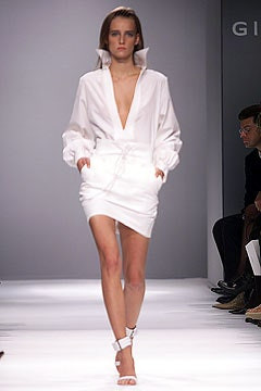Givenchy fashion show for Spring/Summer 2002