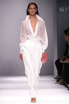 Givenchy fashion show for Spring/Summer 2002
