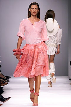 Givenchy fashion show for Spring/Summer 2002