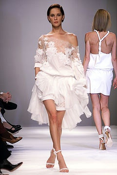 Givenchy fashion show for Spring/Summer 2002