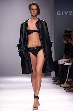 Givenchy fashion show for Spring/Summer 2002