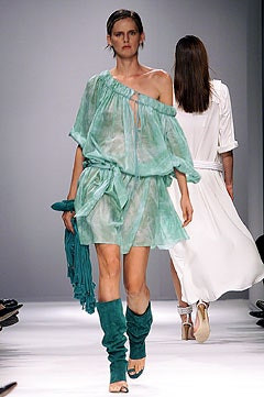 Givenchy fashion show for Spring/Summer 2002