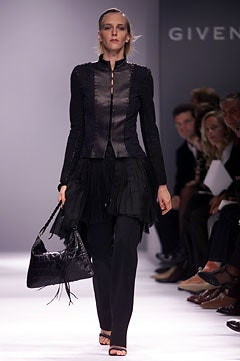 Givenchy fashion show for Spring/Summer 2002