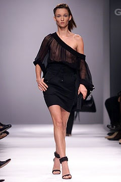 Givenchy fashion show for Spring/Summer 2002