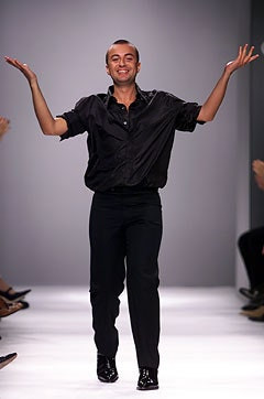 Givenchy fashion show for Spring/Summer 2002