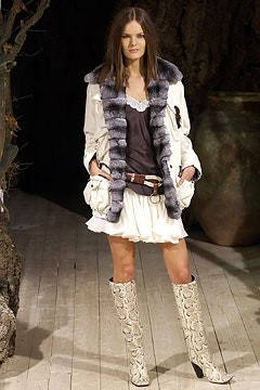 Dolce & Gabbana fashion show for Autumn/Winter 2002
