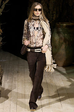Dolce & Gabbana fashion show for Autumn/Winter 2002