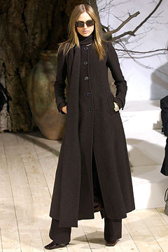 Dolce & Gabbana fashion show for Autumn/Winter 2002