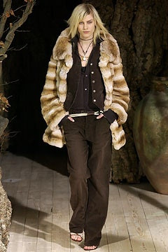 Dolce & Gabbana fashion show for Autumn/Winter 2002