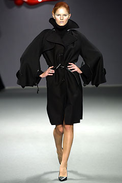 Viktor & Rolf fashion show for Autumn/Winter 2003