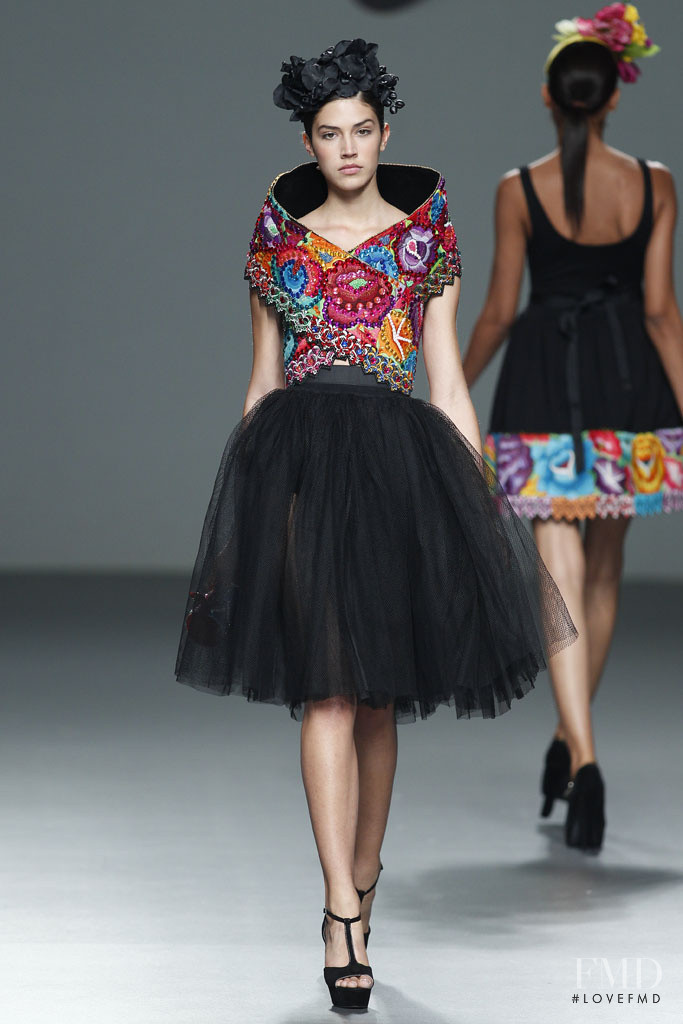 Marilhéa Peillard featured in  the Meche Correa fashion show for Spring/Summer 2014