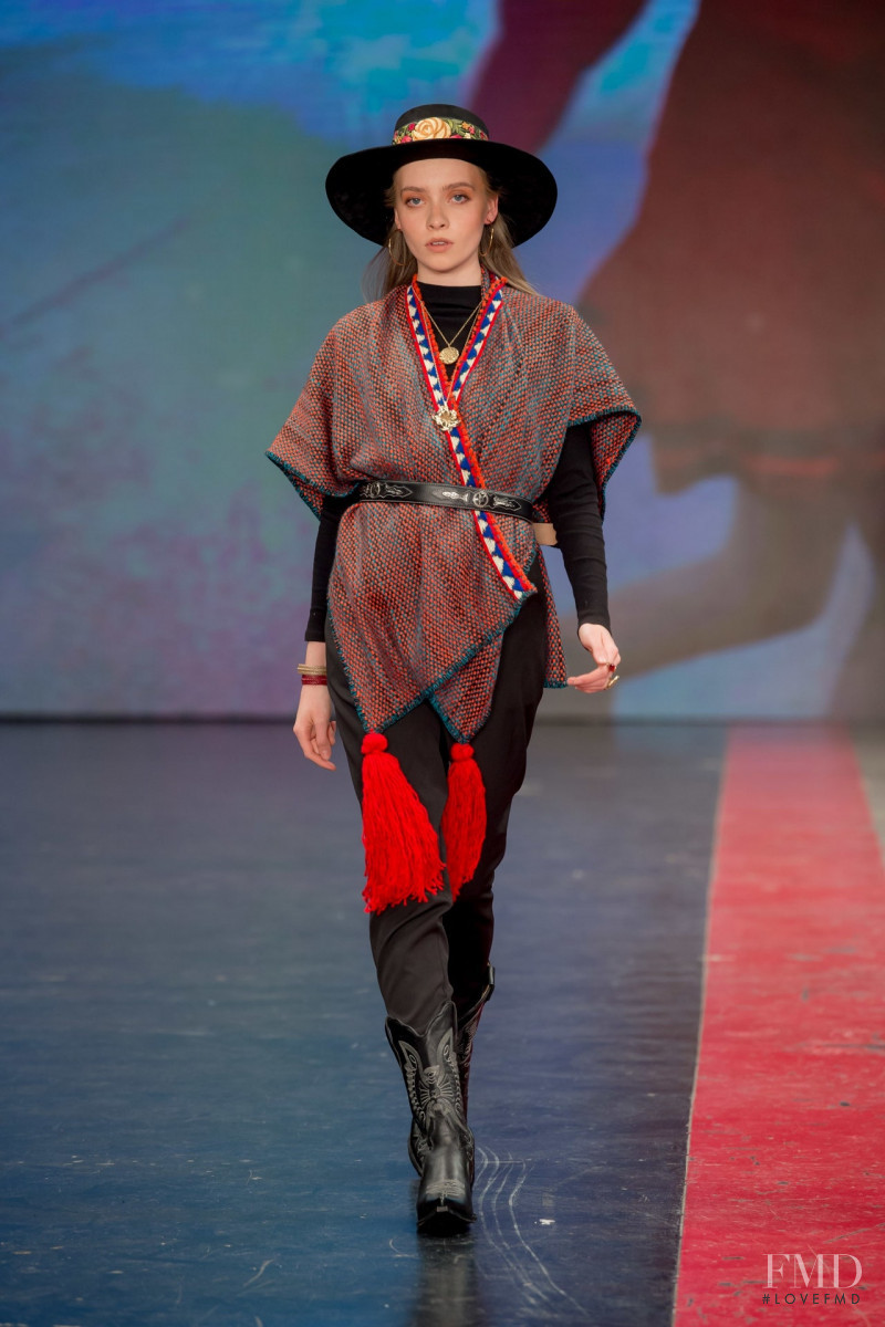 Nina Flores featured in  the Lydia Lavin fashion show for Autumn/Winter 2019