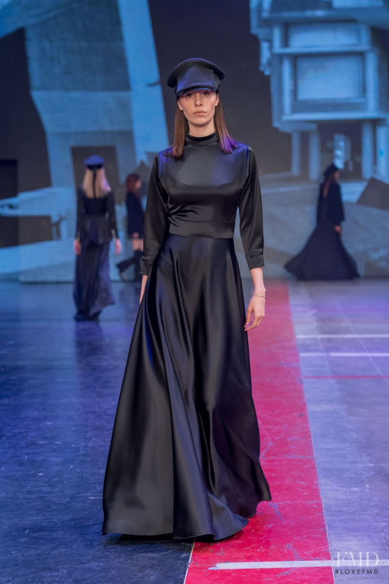 Iliana Ruiz featured in  the Lorena Saravia fashion show for Autumn/Winter 2019