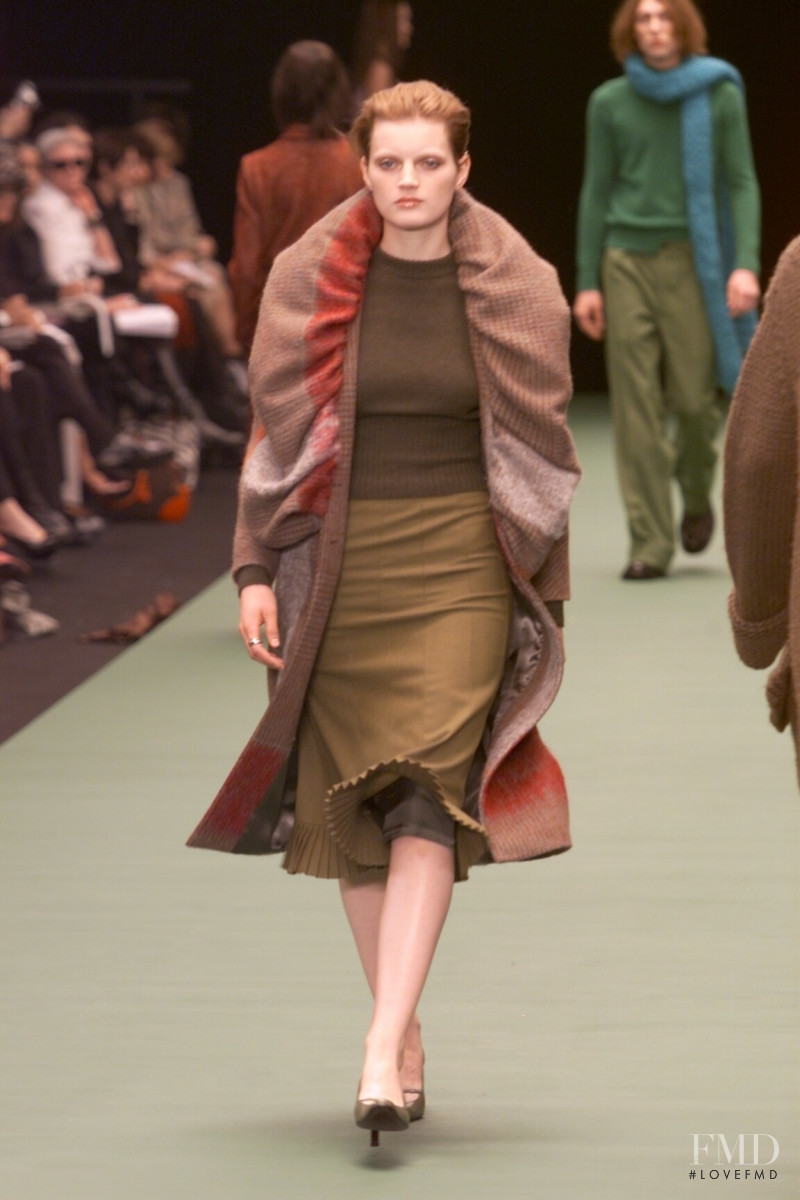 Guinevere van Seenus featured in  the Dries van Noten fashion show for Autumn/Winter 2000