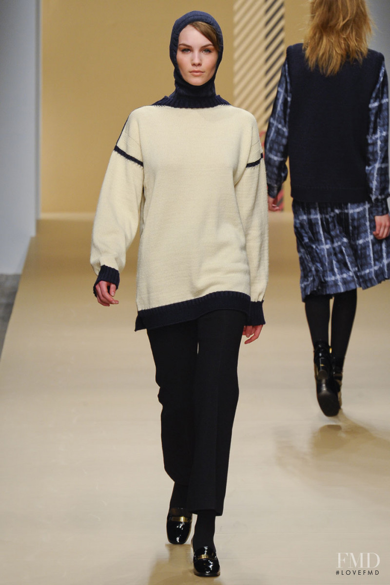 DAKS fashion show for Autumn/Winter 2011