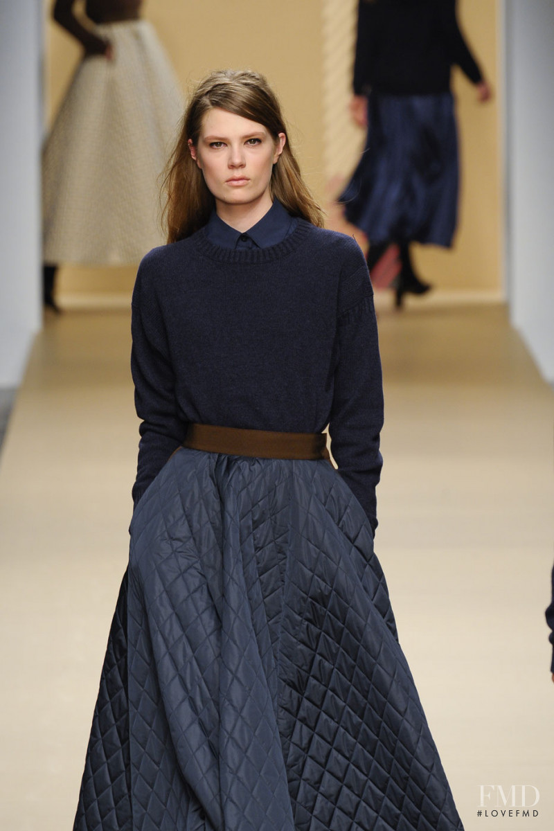 DAKS fashion show for Autumn/Winter 2011