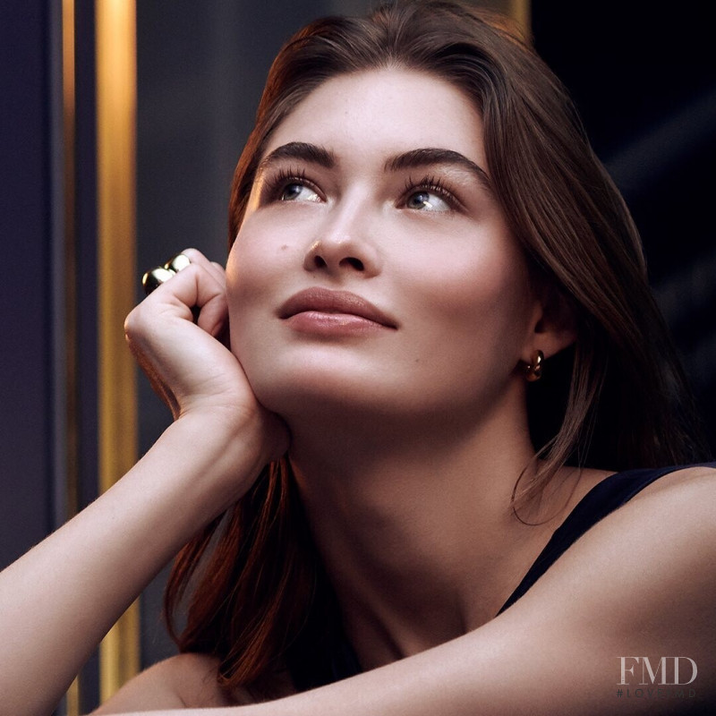 Grace Elizabeth featured in  the Estée Lauder advertisement for Autumn/Winter 2020