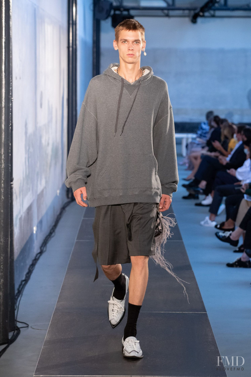 Kristers Krumins featured in  the N° 21 fashion show for Spring/Summer 2021