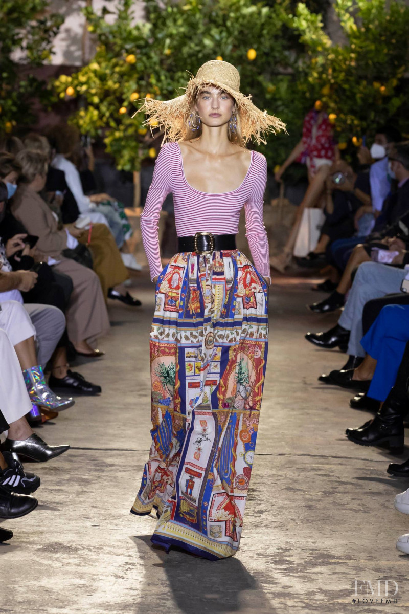 Maartje Verhoef featured in  the Etro fashion show for Spring/Summer 2021