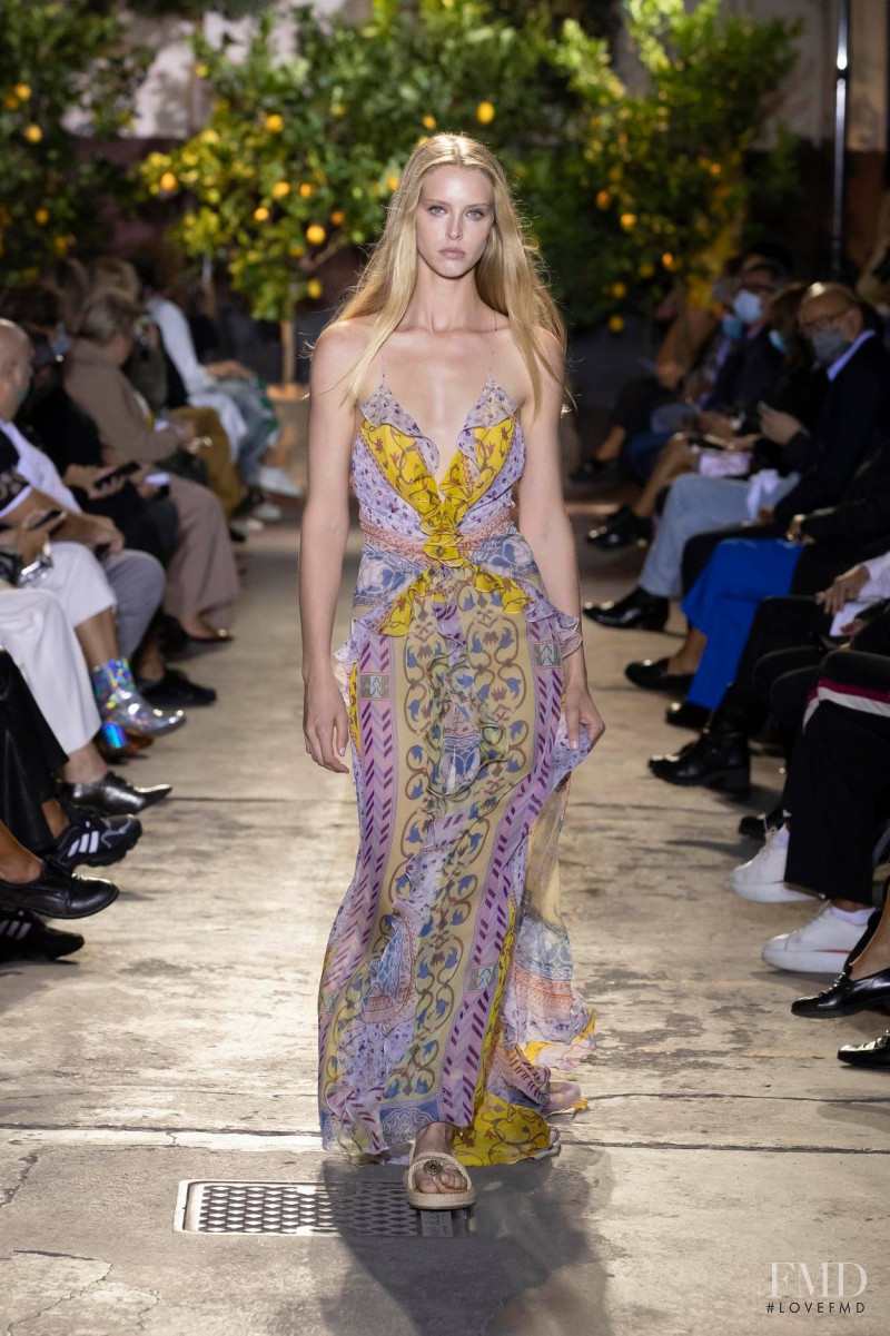Abby Champion featured in  the Etro fashion show for Spring/Summer 2021
