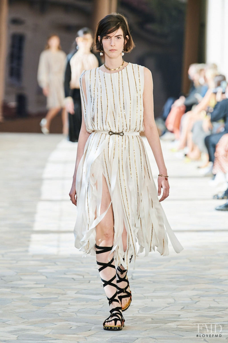 Elisa Mitrofan featured in  the Ports 1961 fashion show for Spring/Summer 2021